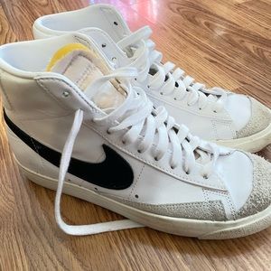 Nike Blazers SZ 9 women’s